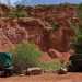 ...e strabuzziamo gli occhi quando davanti a noi vediamo due vere carrozze da diligenza, come quelle usate nel selvaggio west: serviranno per un film che verr girato proprio nella cava di bauxite